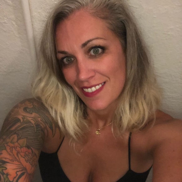 Meet your Posher, Jennifer - Picture 1 of 1